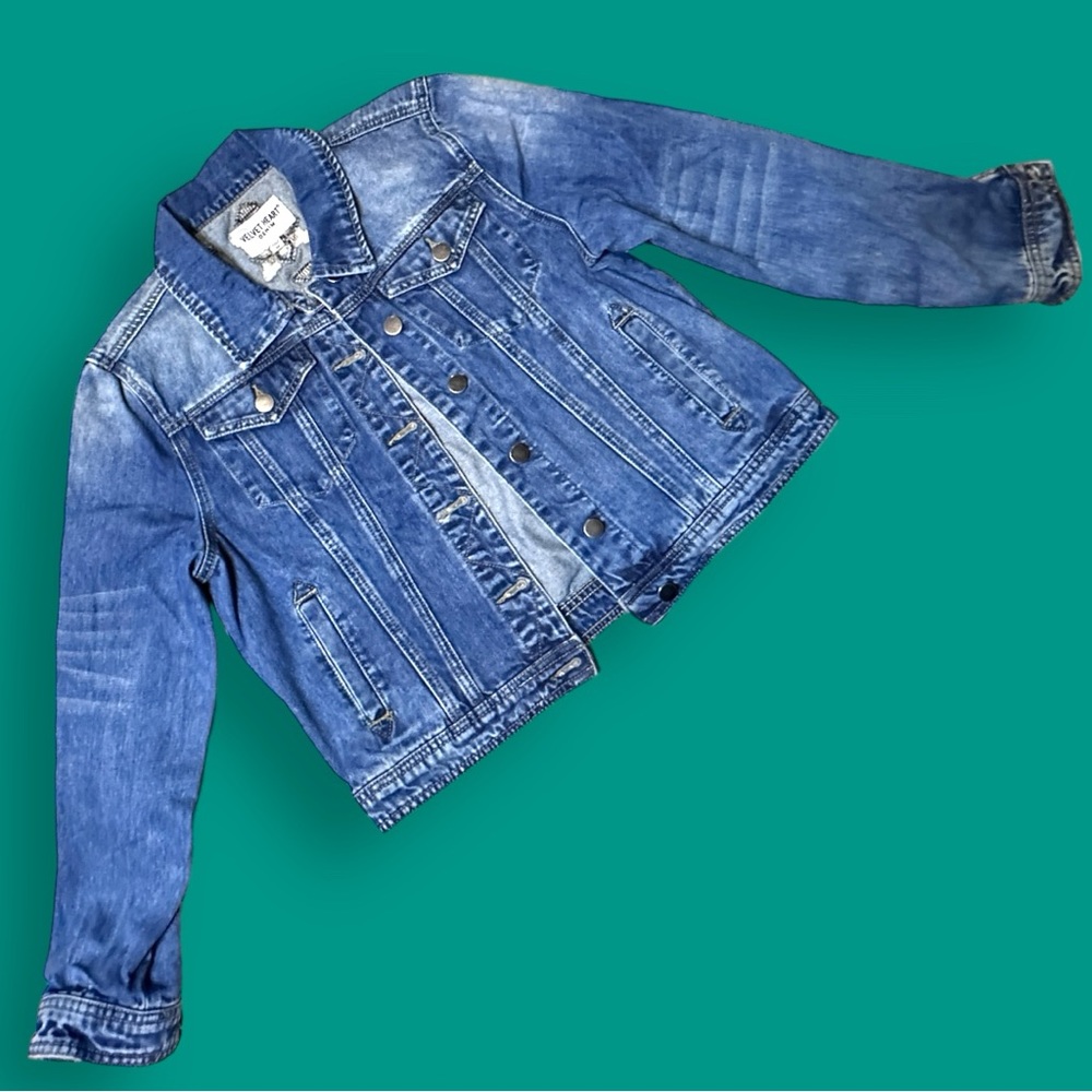 EUC Velvet Heart Embroidered Denim Jacket in Medium Blue Wash. Size Medium 💙🩵 - Picture 3 of 11